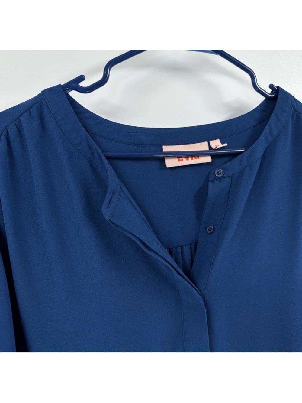 EVRI Navy Blue Split Neck Blouse SZ 3X lightweight - Picture 6 of 6